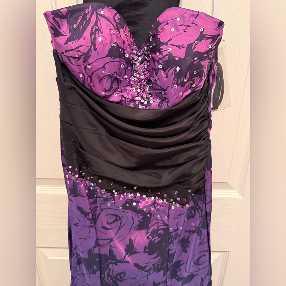 Prom Dress - Picture 2 of 5